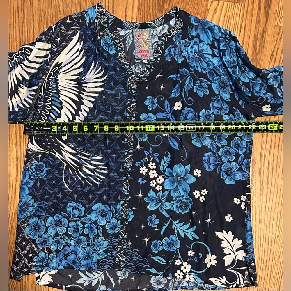 Johnny Was Phoenix Tate 100% Silk Boho Patchwork Top | Blue‎ Floral M - Picture 7 of 9